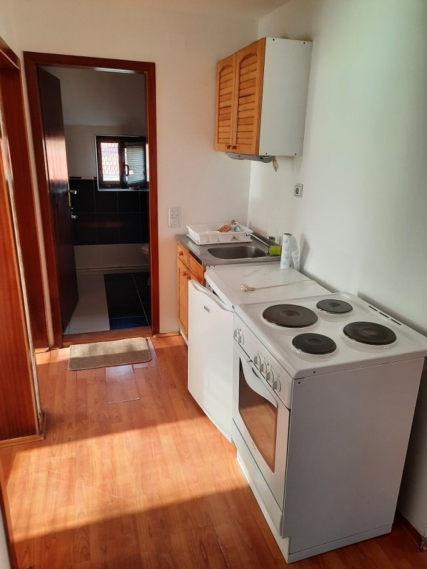 Izdajem sobe za studente(devojke)