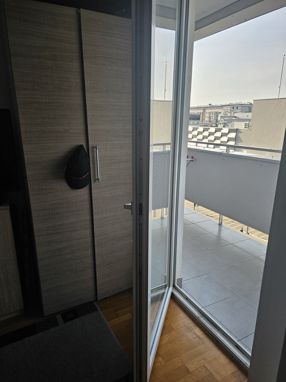 Izdajem stan u Smolvilu 67m2