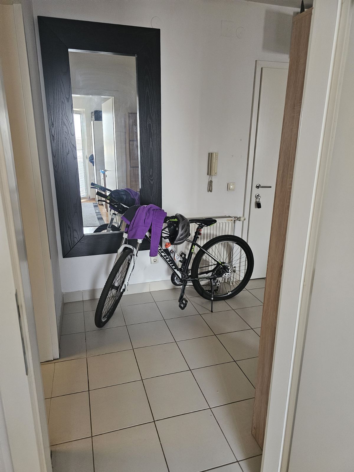 Izdajem stan u Smolvilu 67m2