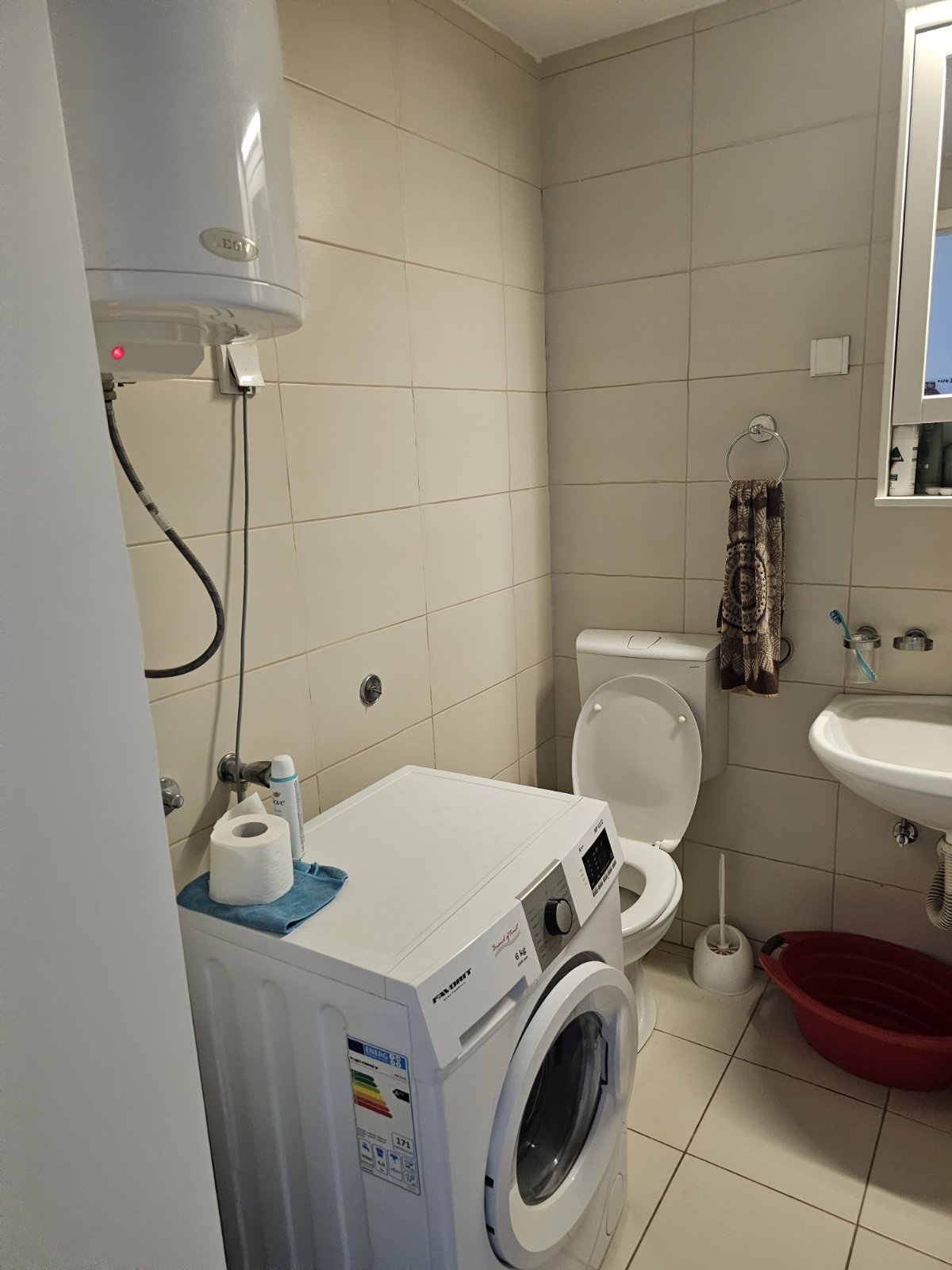 Izdajem stan u Smolvilu 67m2