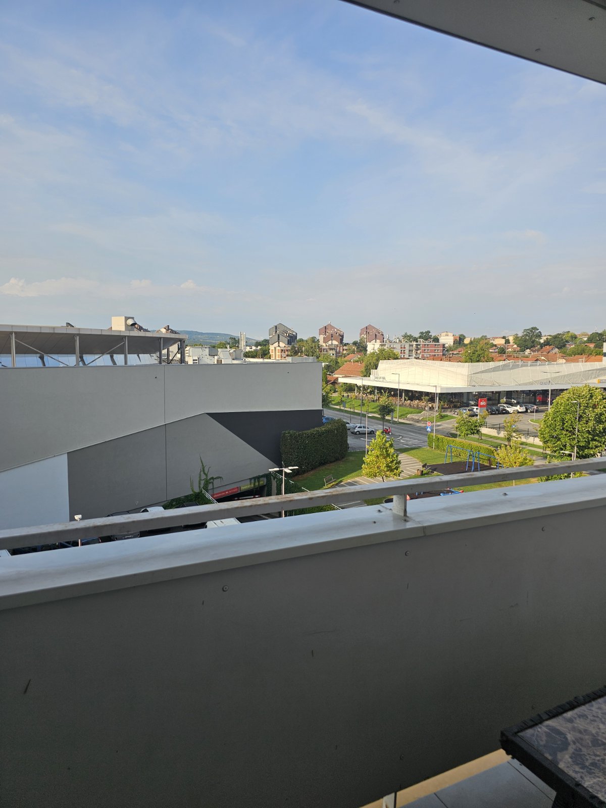 Izdajem stan u Smolvilu 67m2