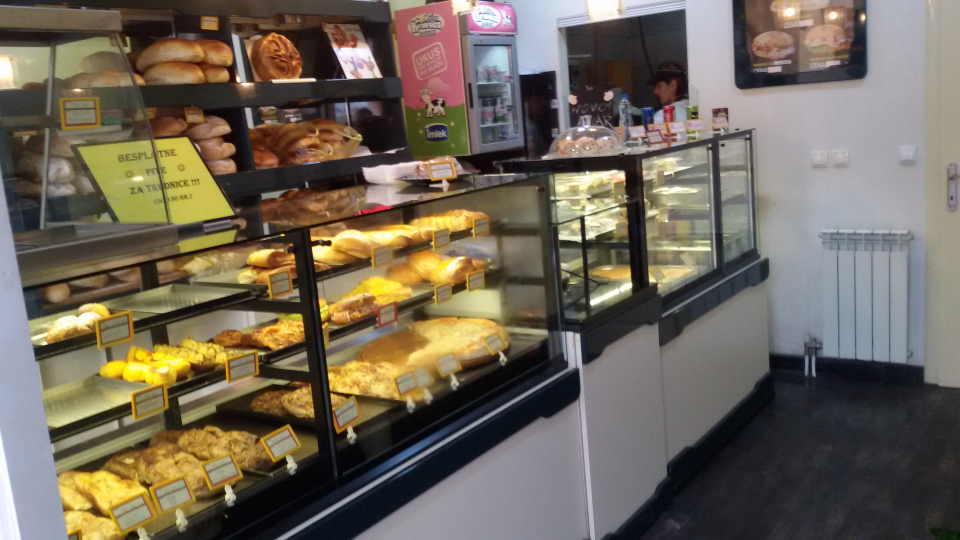Izdajem opremljen lokal u Inđiji od 100m2,