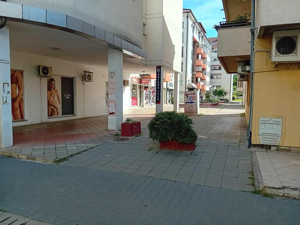Izdajem opremljen lokal u Inđiji od 100m2,