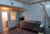 Izdajem opremljen lokal u Inđiji od 100m2,