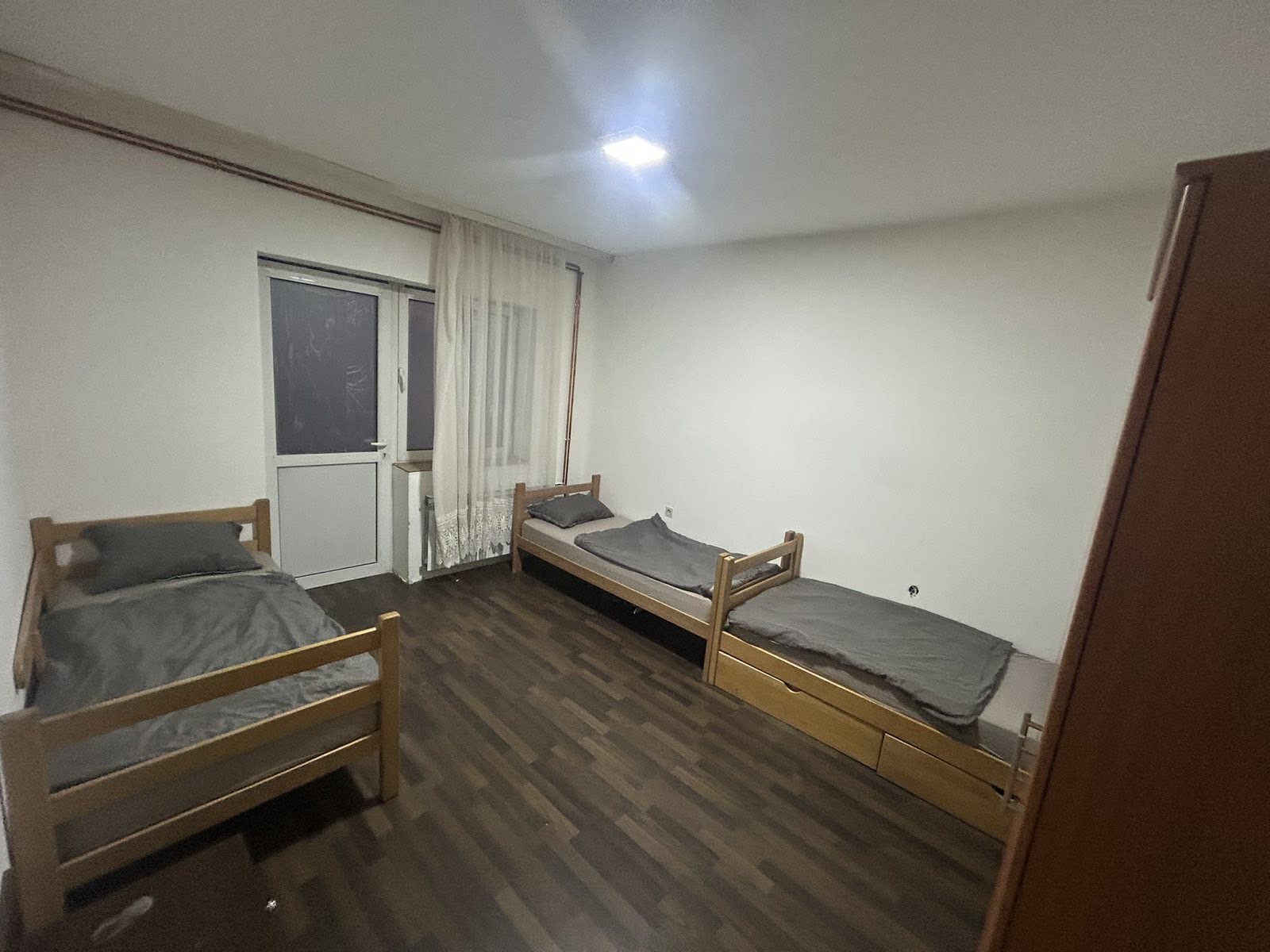 Izdajem smestaj za radnike Dobanovci – Surcin