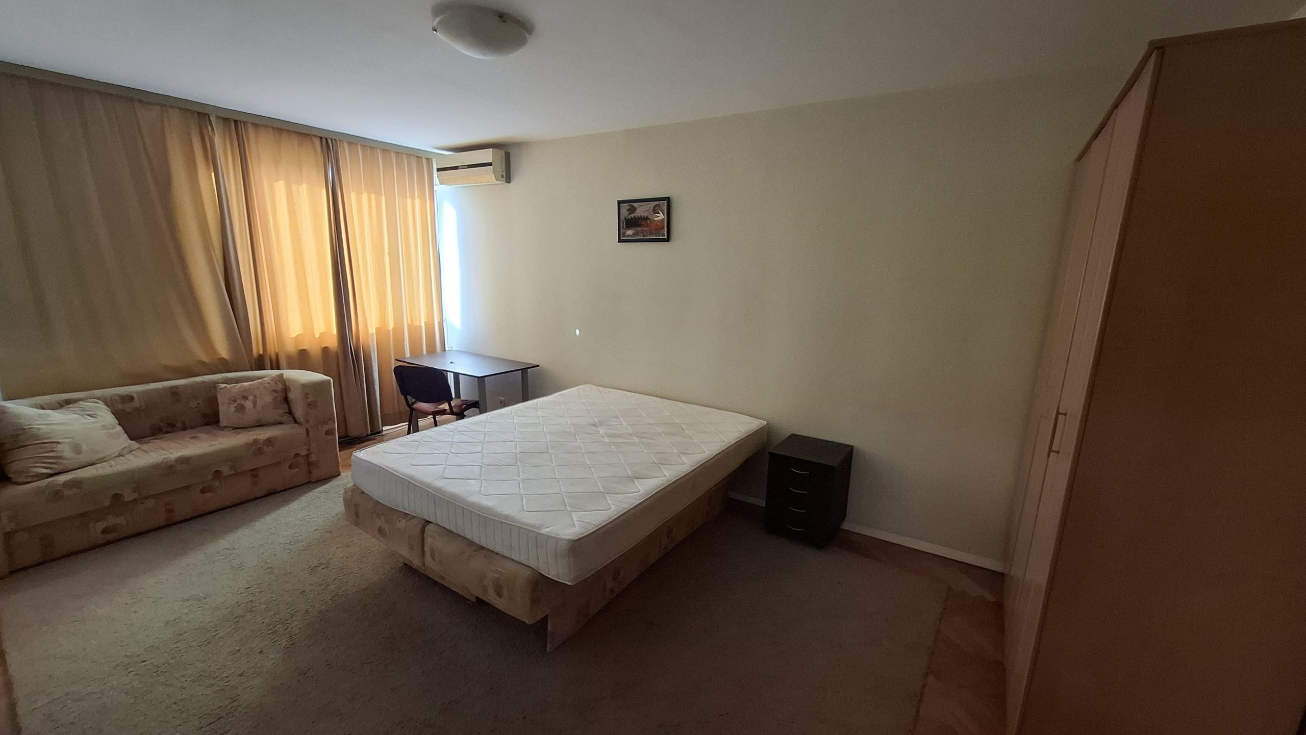 Izdajem 3 jednokervetne sobe u sklopu stana75m2 u Centru, pored Hotela Kragujevac.