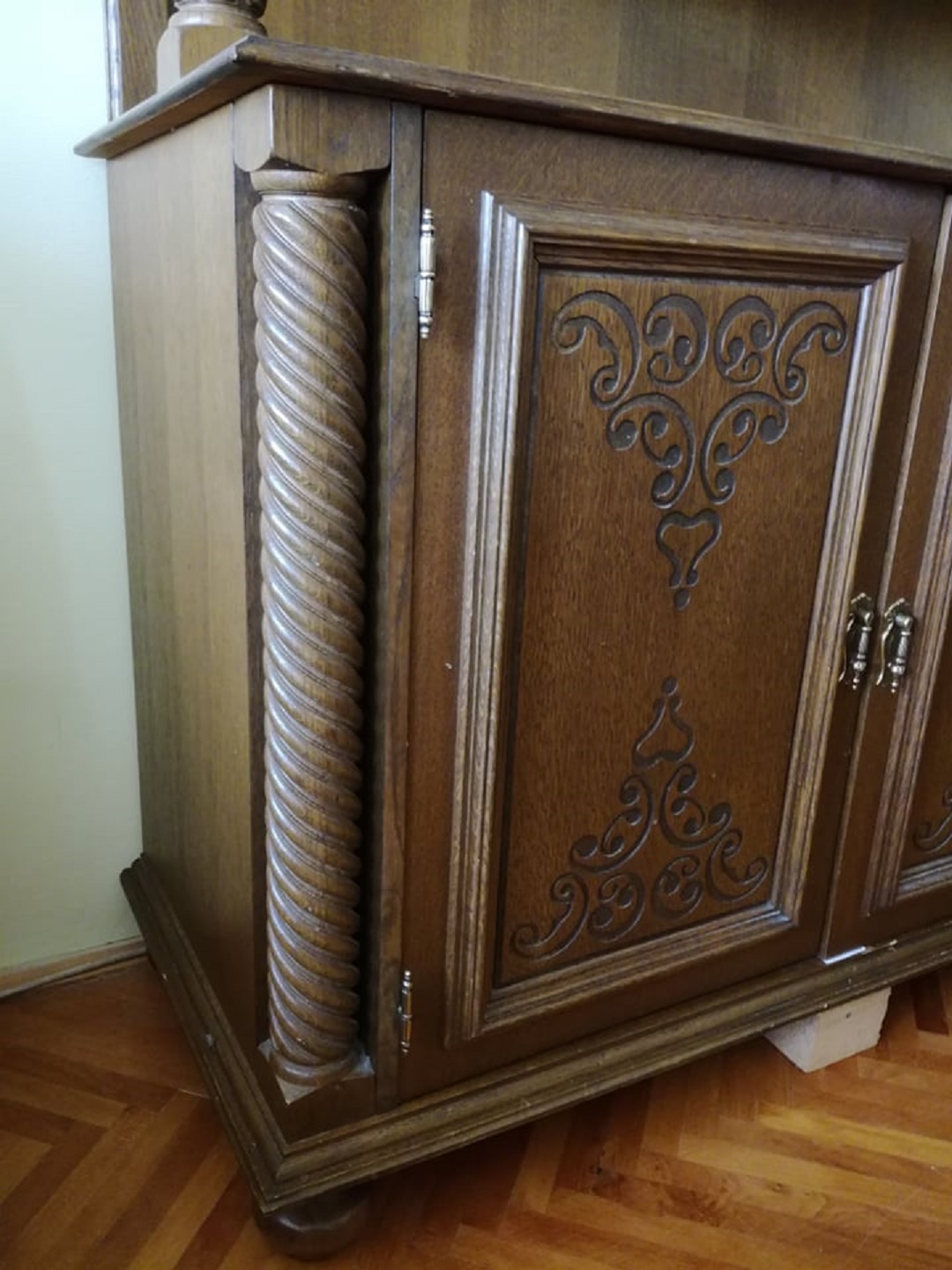 Garnitura vitrina i komoda