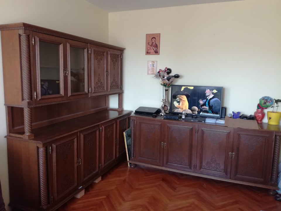 Garnitura vitrina i komoda