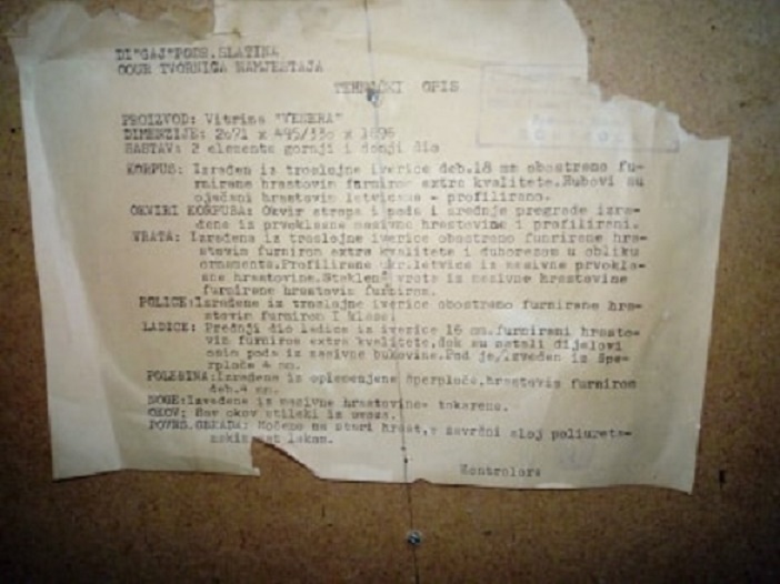 Garnitura vitrina i komoda