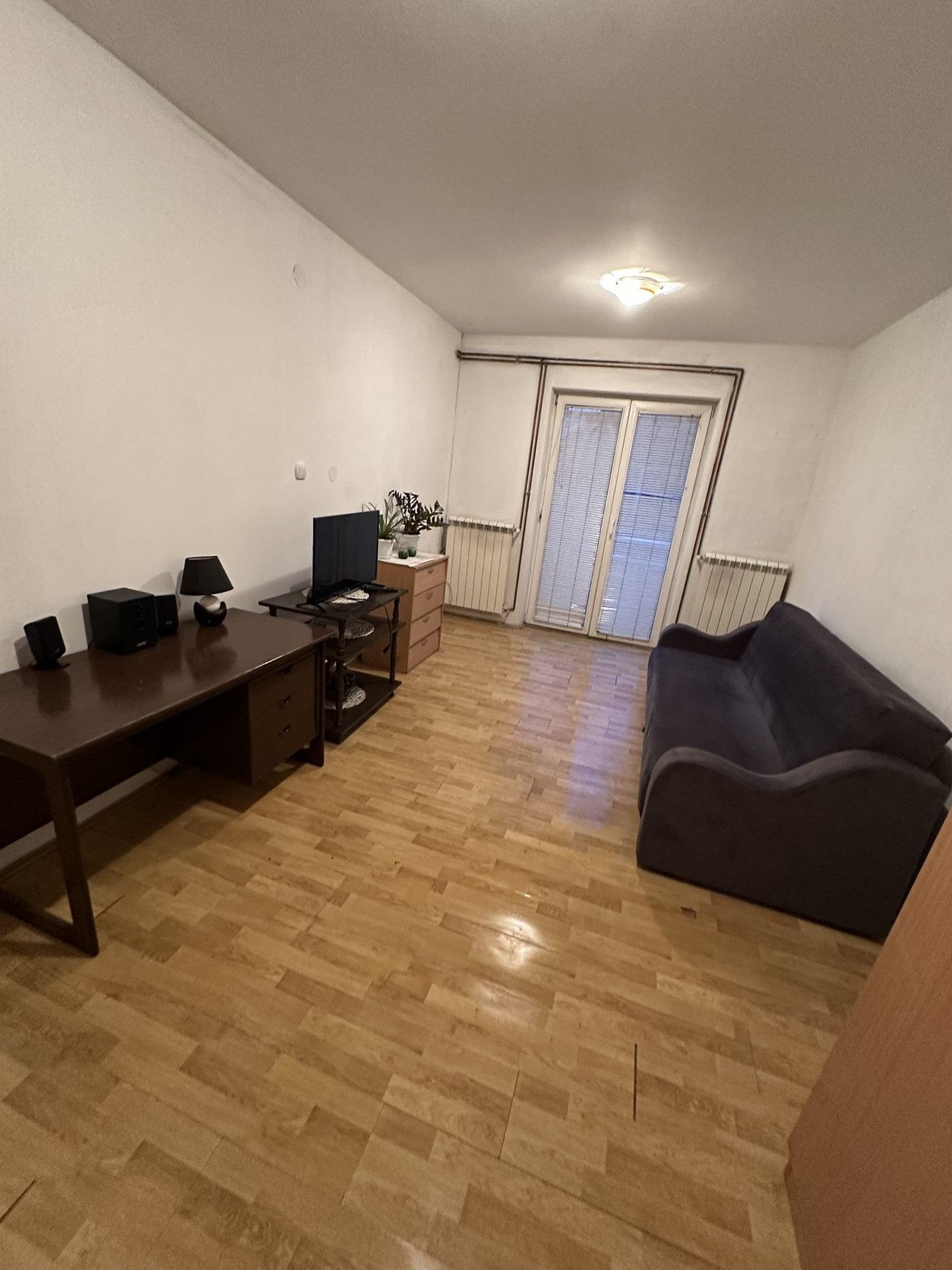 Dvosoban stan na VASARISTU