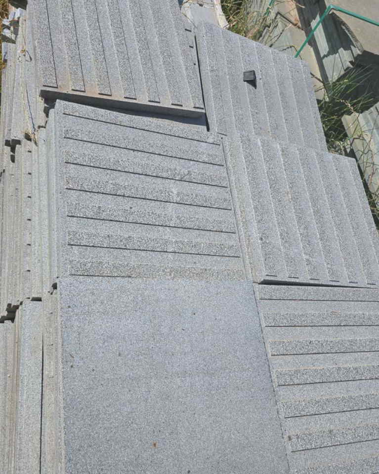 Velika rasprodaja mermernih i granitnih pločica