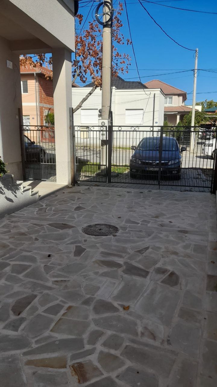 Prodajem kapiju od kovanog gvozdja