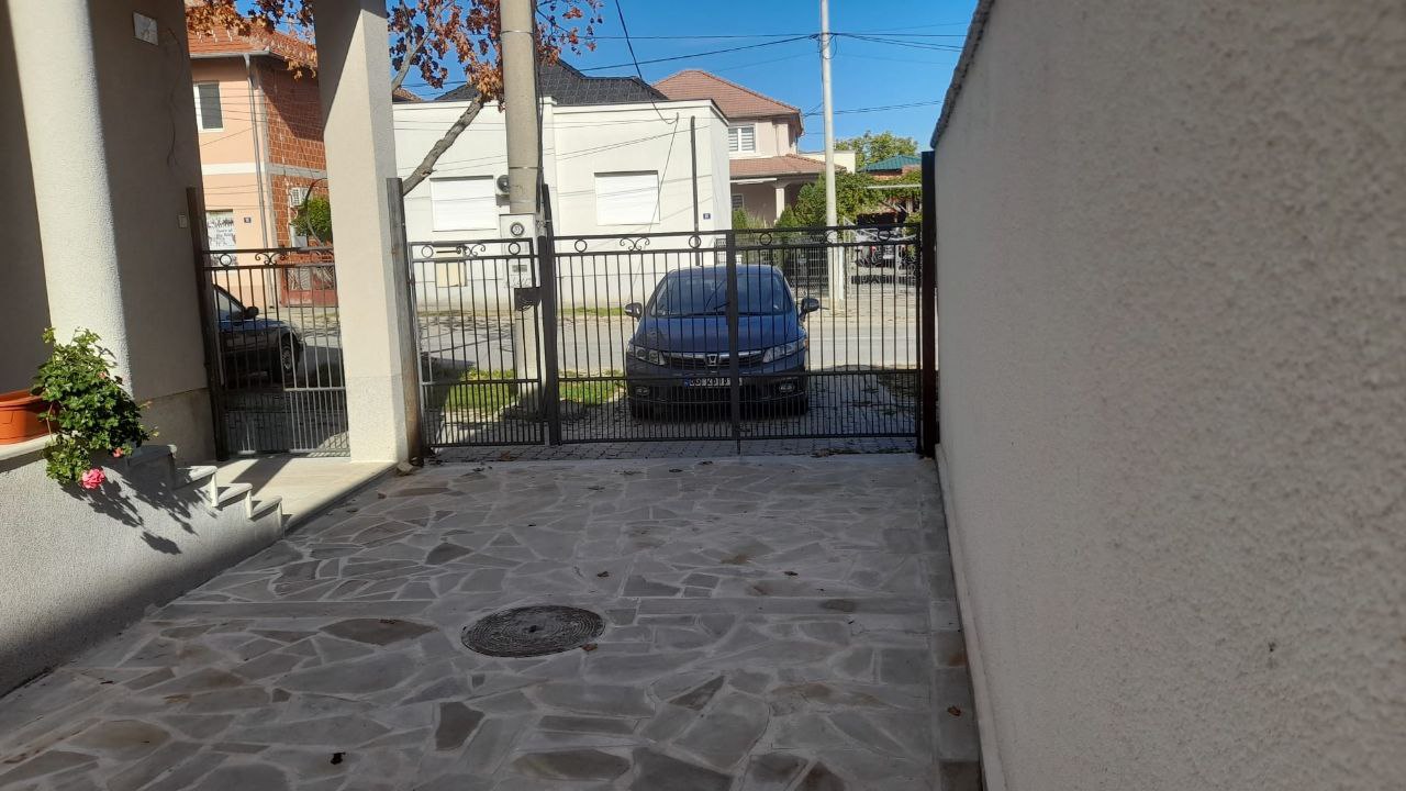 Prodajem kapiju od kovanog gvozdja