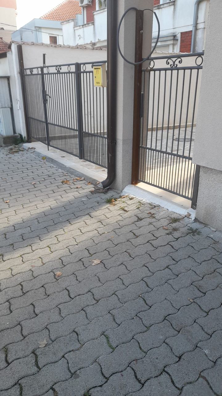 Prodajem kapiju od kovanog gvozdja