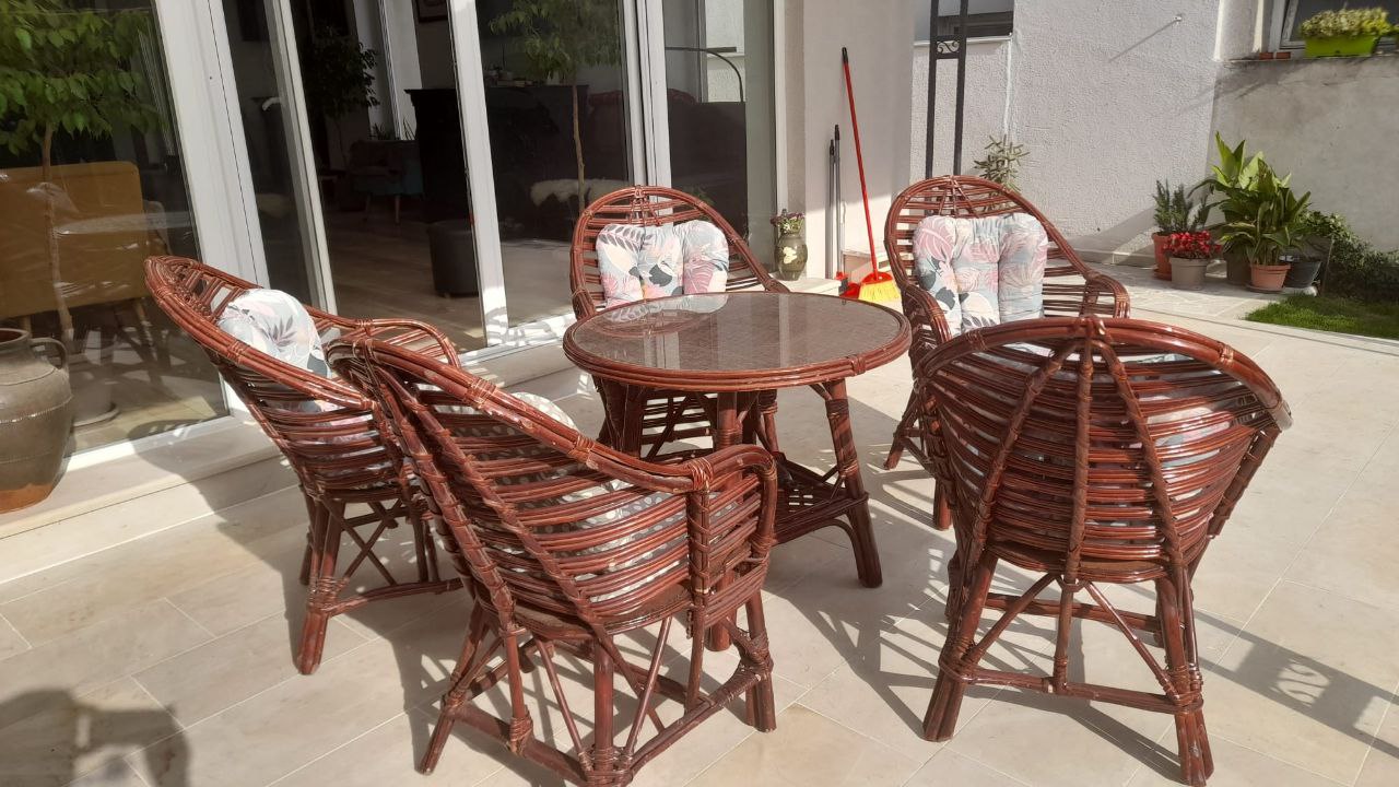 Prodajem bastensku garnituru