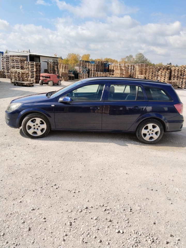 Opel astra katavan. 2006. godiste