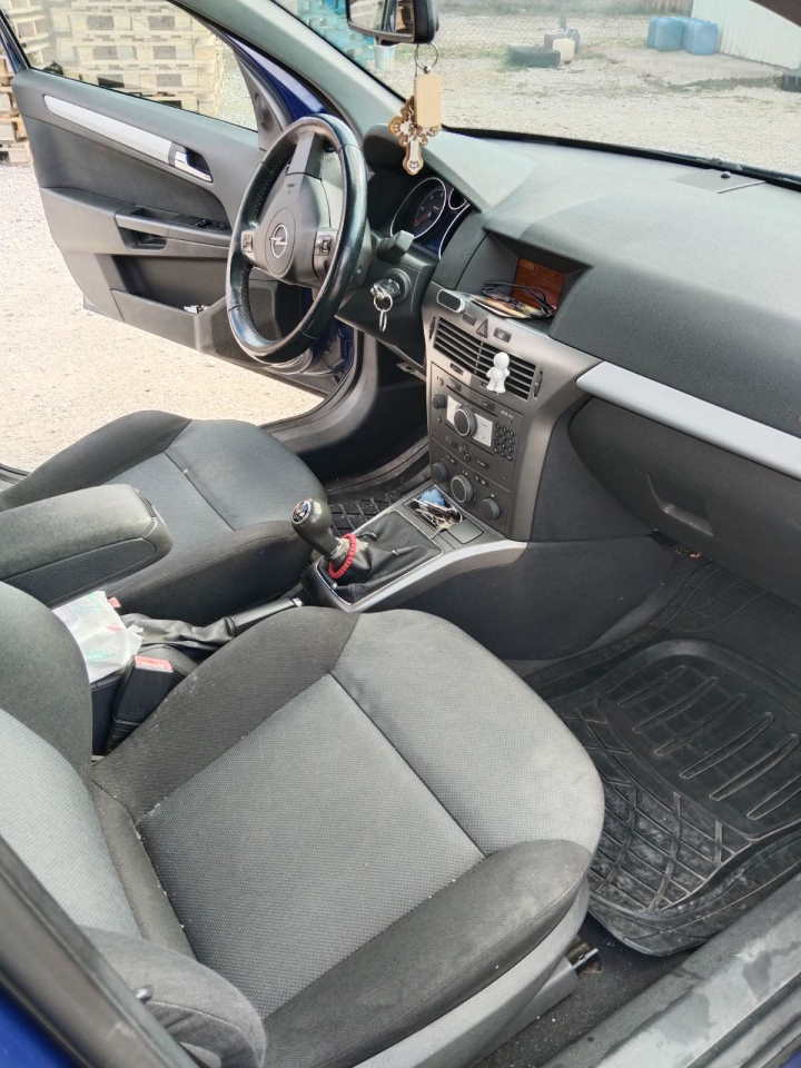 Opel astra katavan. 2006. godiste