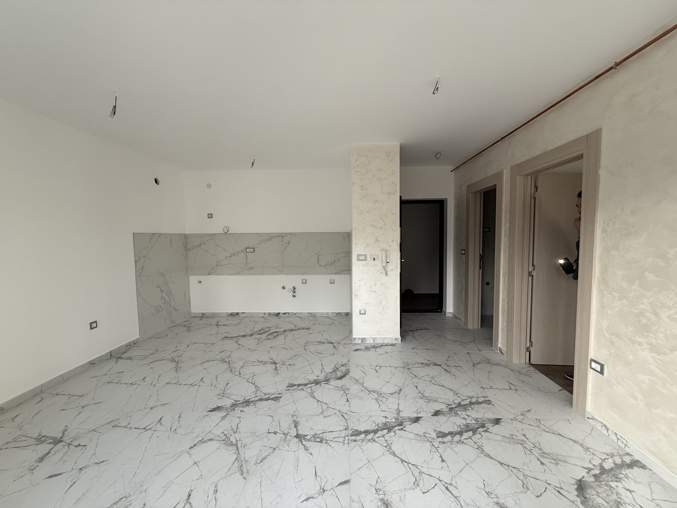 Prodajem stan u Kneza Miloša sa parking mestom