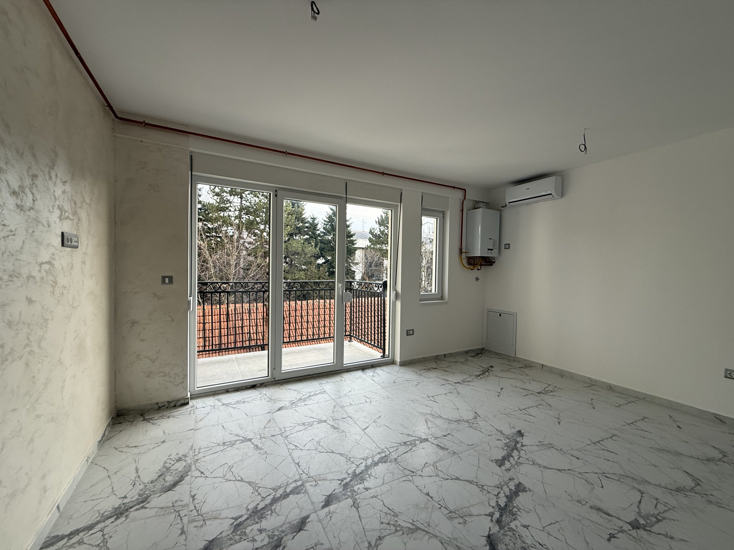 Prodajem stan u Kneza Miloša sa parking mestom