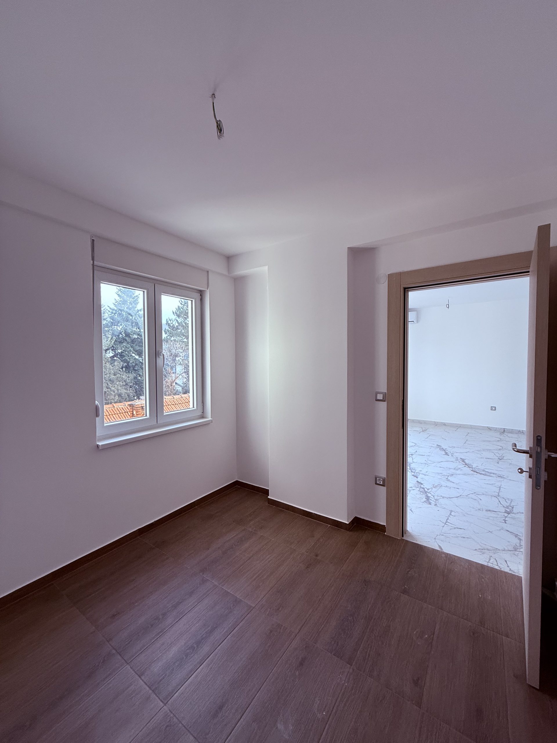 Prodajem stan u Kneza Miloša sa parking mestom