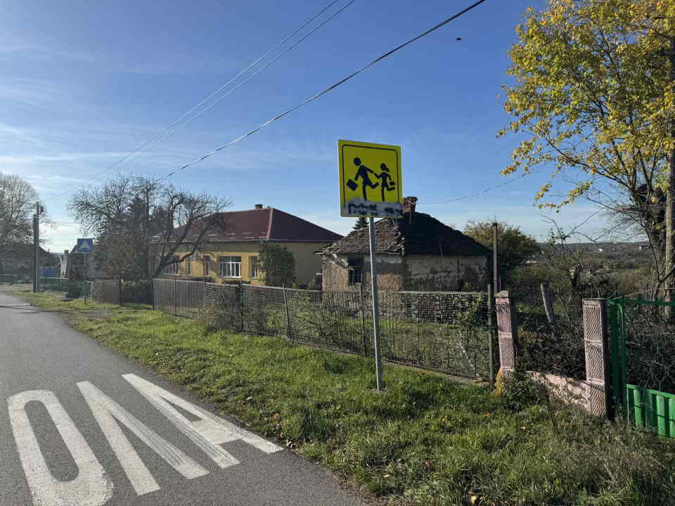 Prodajem plac sa kućom pored škole, Glumčevo Brdo