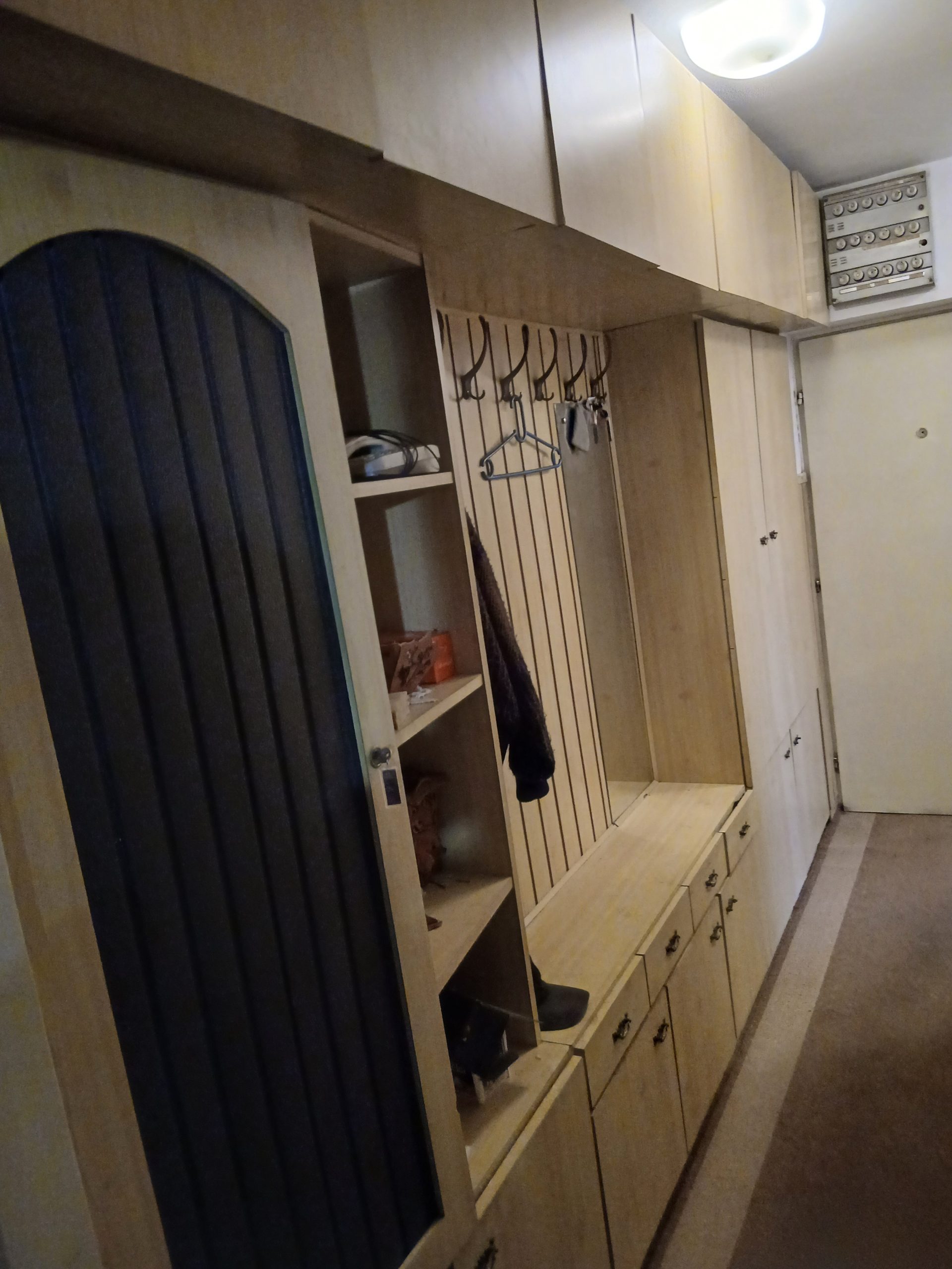 3 regala+kuhinja+TA peć 6 kw