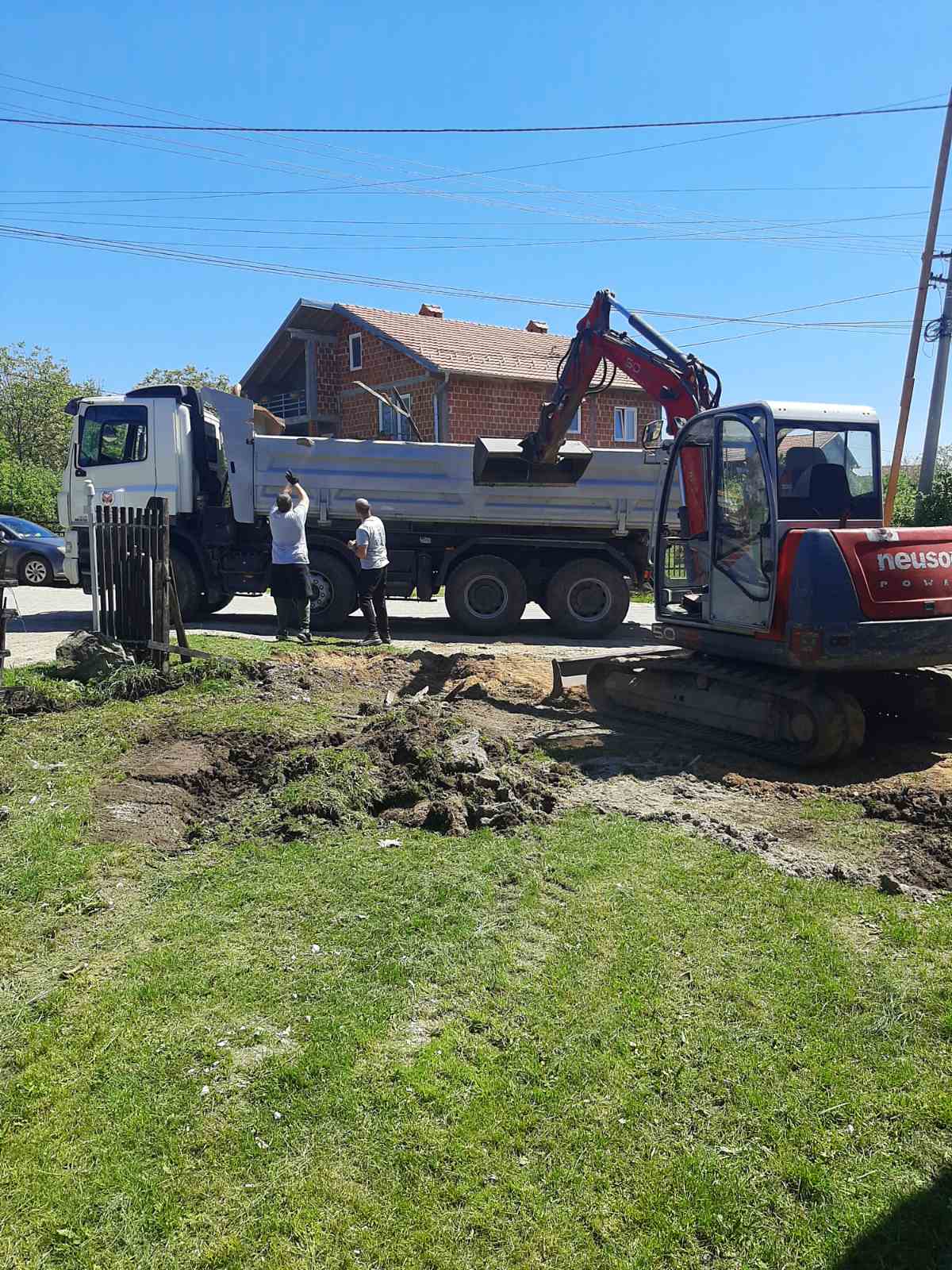 Nudim prevoz materijala kiper kamionom