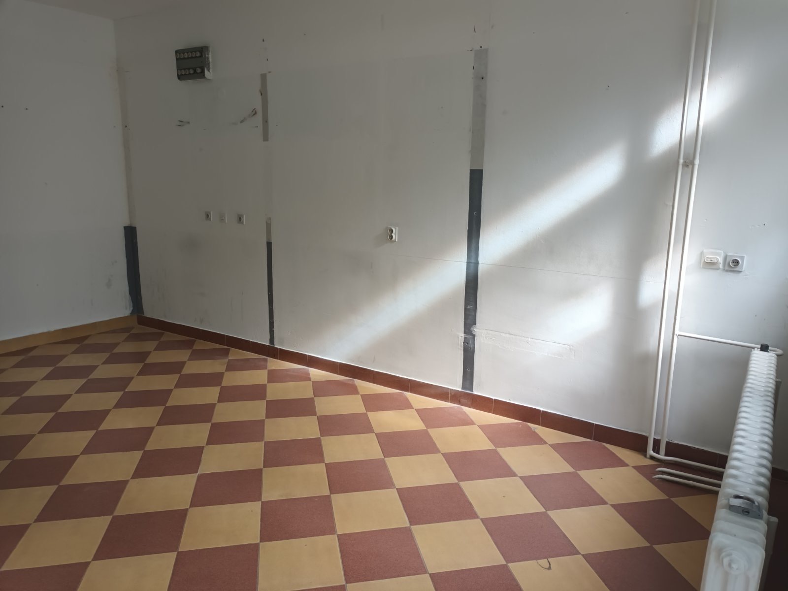 Lokal/Garsonjera 28m2 Aerodrom