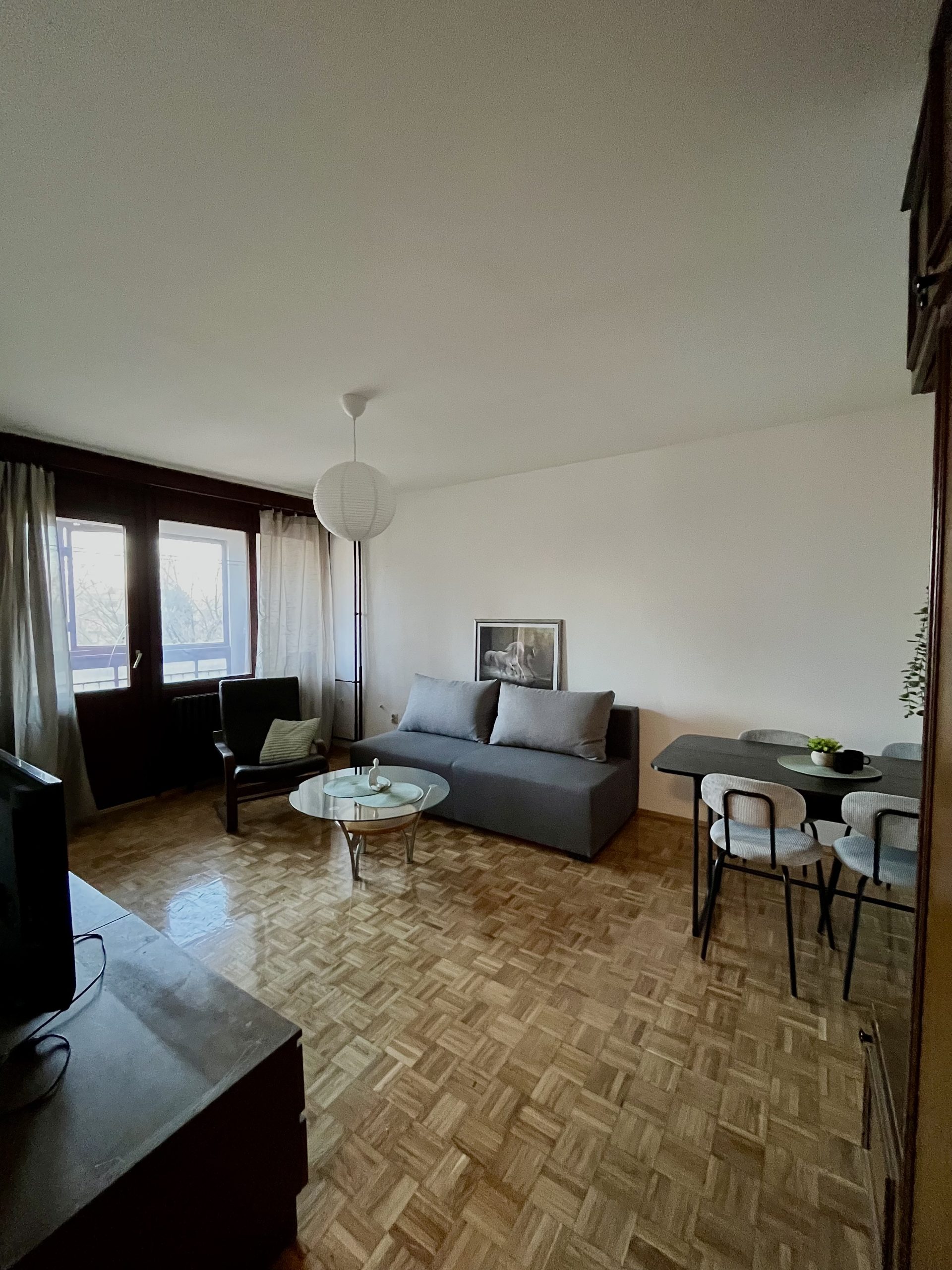 Namešten dvosoban stan u centru