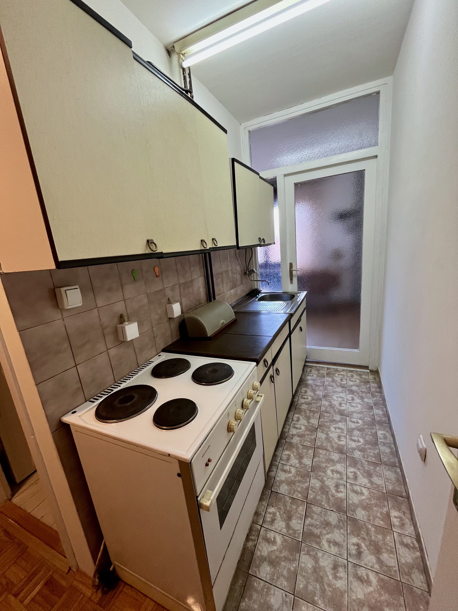 Namešten dvosoban stan u centru