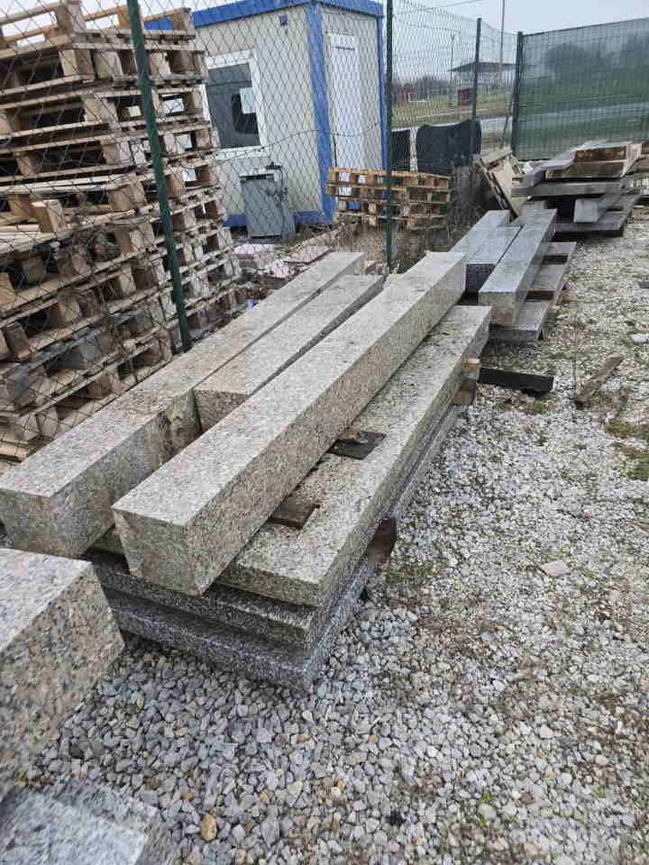 Prodajem 18 kibika granitnih ploca raznih debljina i vrsta