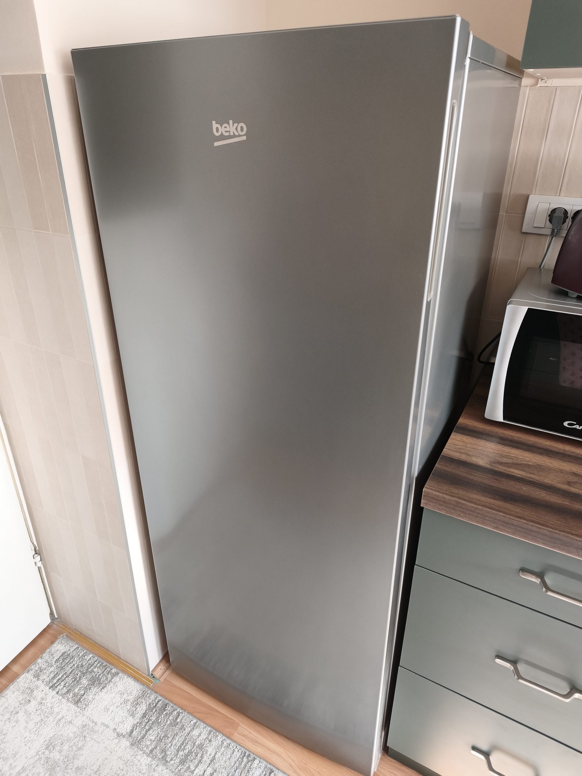 Frižider BEKO RSSA290M41SN skoro nov u garantnom roku