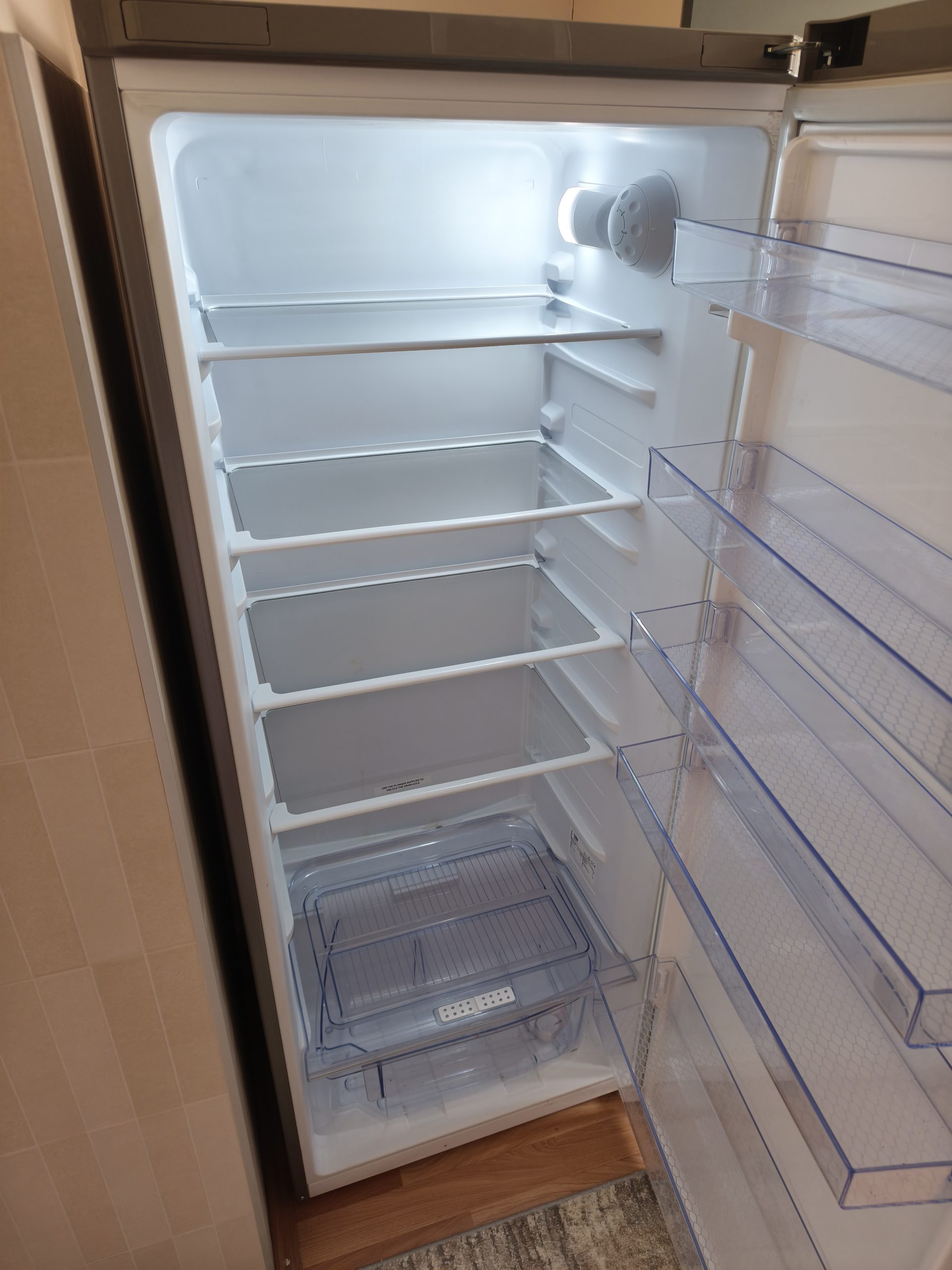 Frižider BEKO RSSA290M41SN skoro nov u garantnom roku