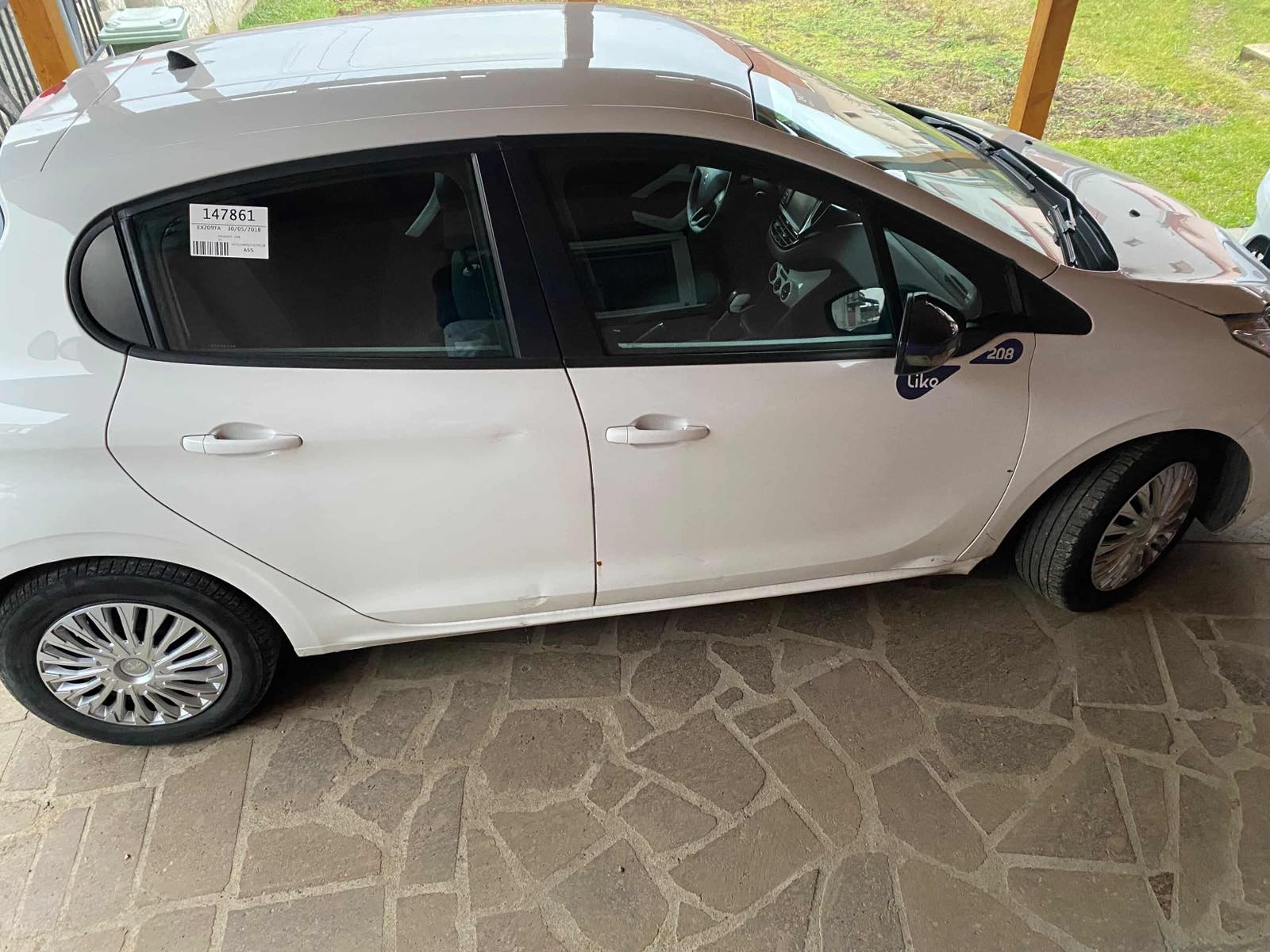 Poliranje automobila i farbanje automobila i poliranje farova. Servisiranje bele tehnike