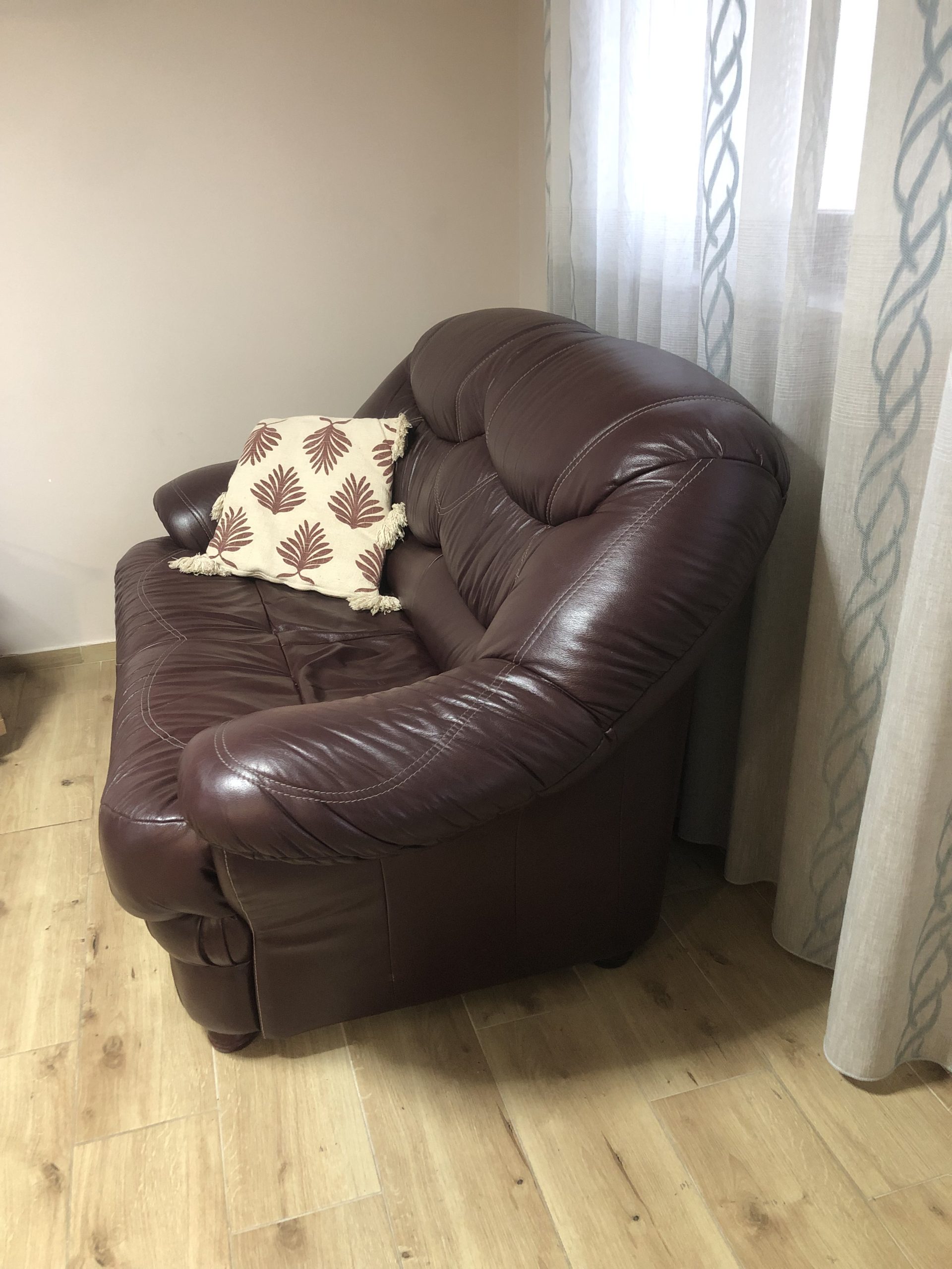 Prodajem kozni dvosed dimenzije 150x100x90