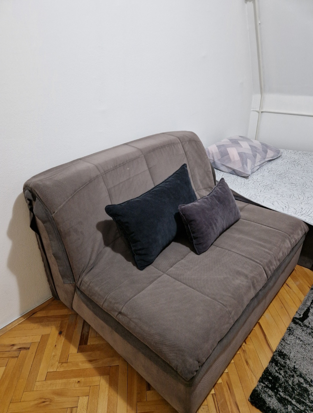 Dvosedi na razvlačenje + TV polica