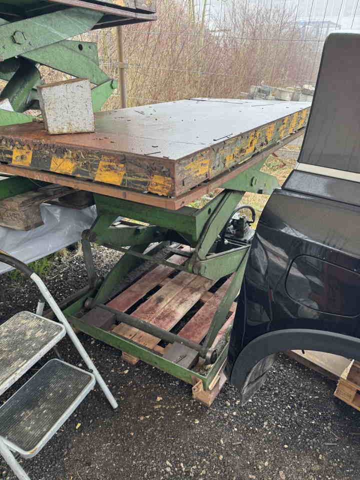 Na prodaju dizalice za automehaničare