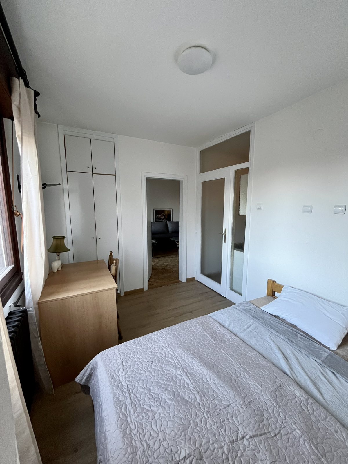 Izdajem dvosoban stan