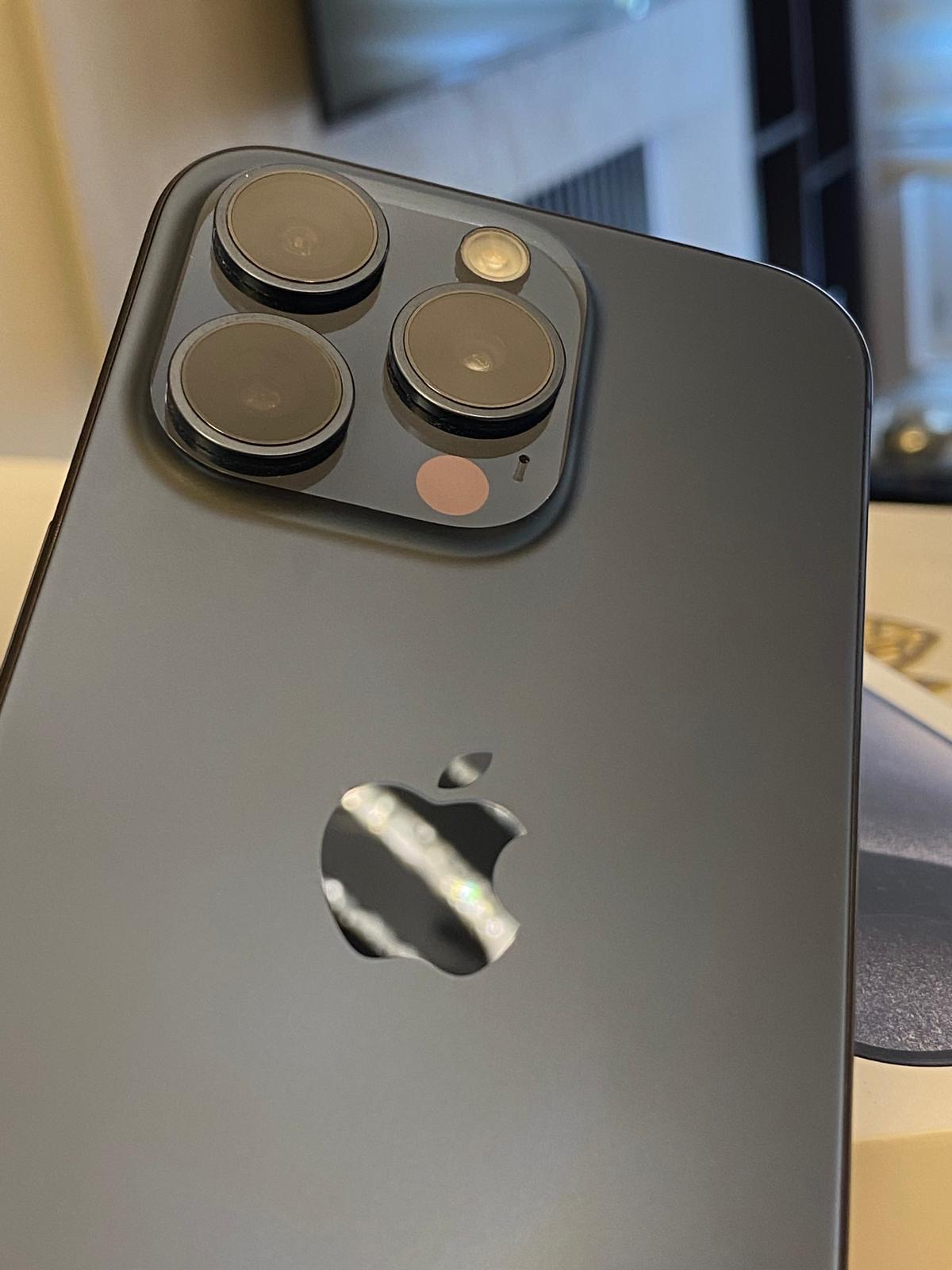 Prodajem Iphone 15 pro(128gb)