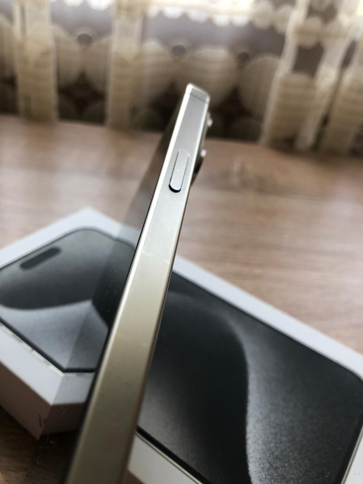 Prodajem IPhone 15 pro(256gb)