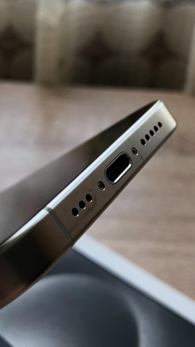 Prodajem IPhone 15 pro(256gb)