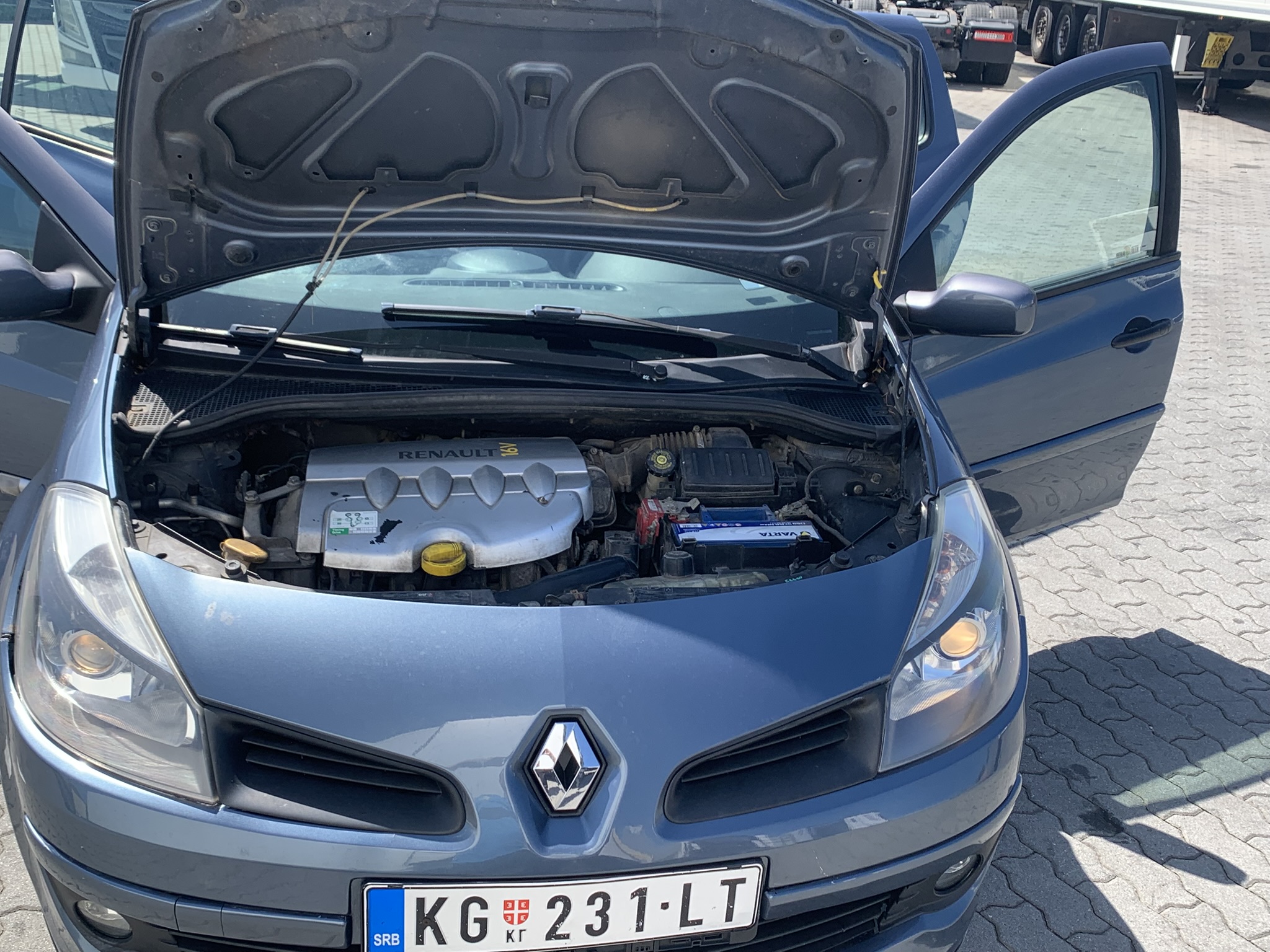 Renaulr Clio 1.6 benzinac panorama krov tempomat