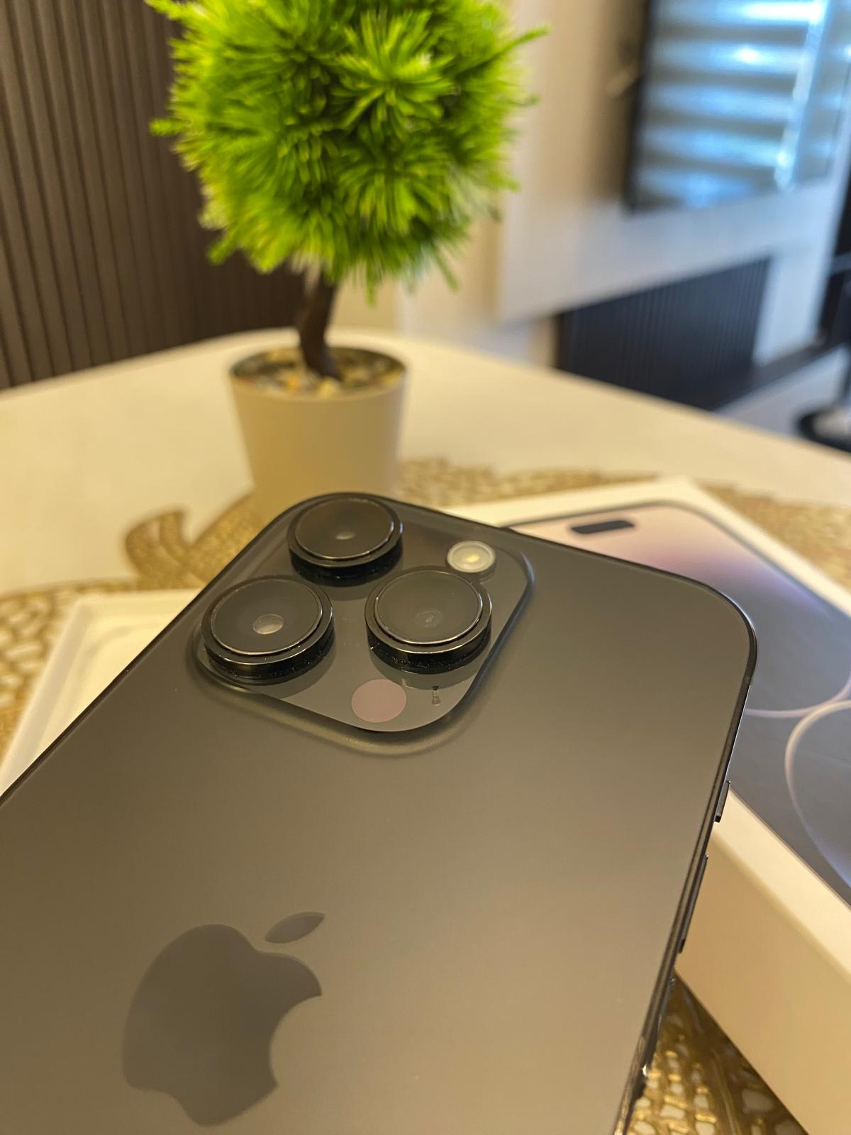 Prodajem IPhone 14 pro(256gb)