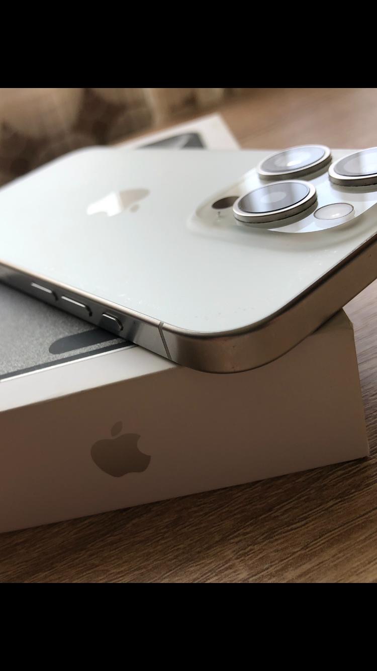 Prodajem IPhone 15 pro(256gb)