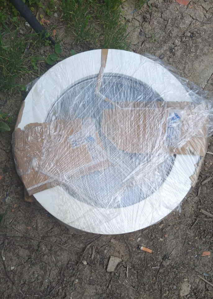 Na prodaju 1 okrugli prozor I kvalitetni drveni