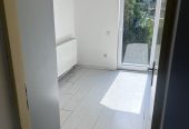 Izdajem kuću u Zemunu, na odličnoj lokaciji, u ulici Mozerova