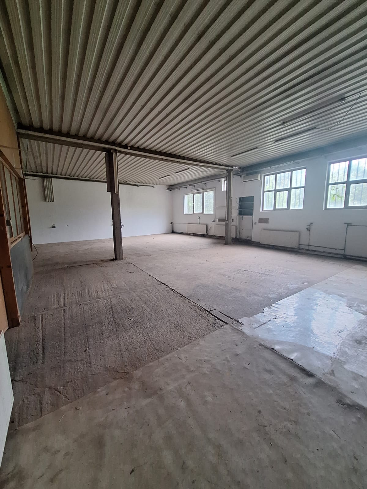 Iznajmljujem magacinski i kancelarijski prostor – Zemun