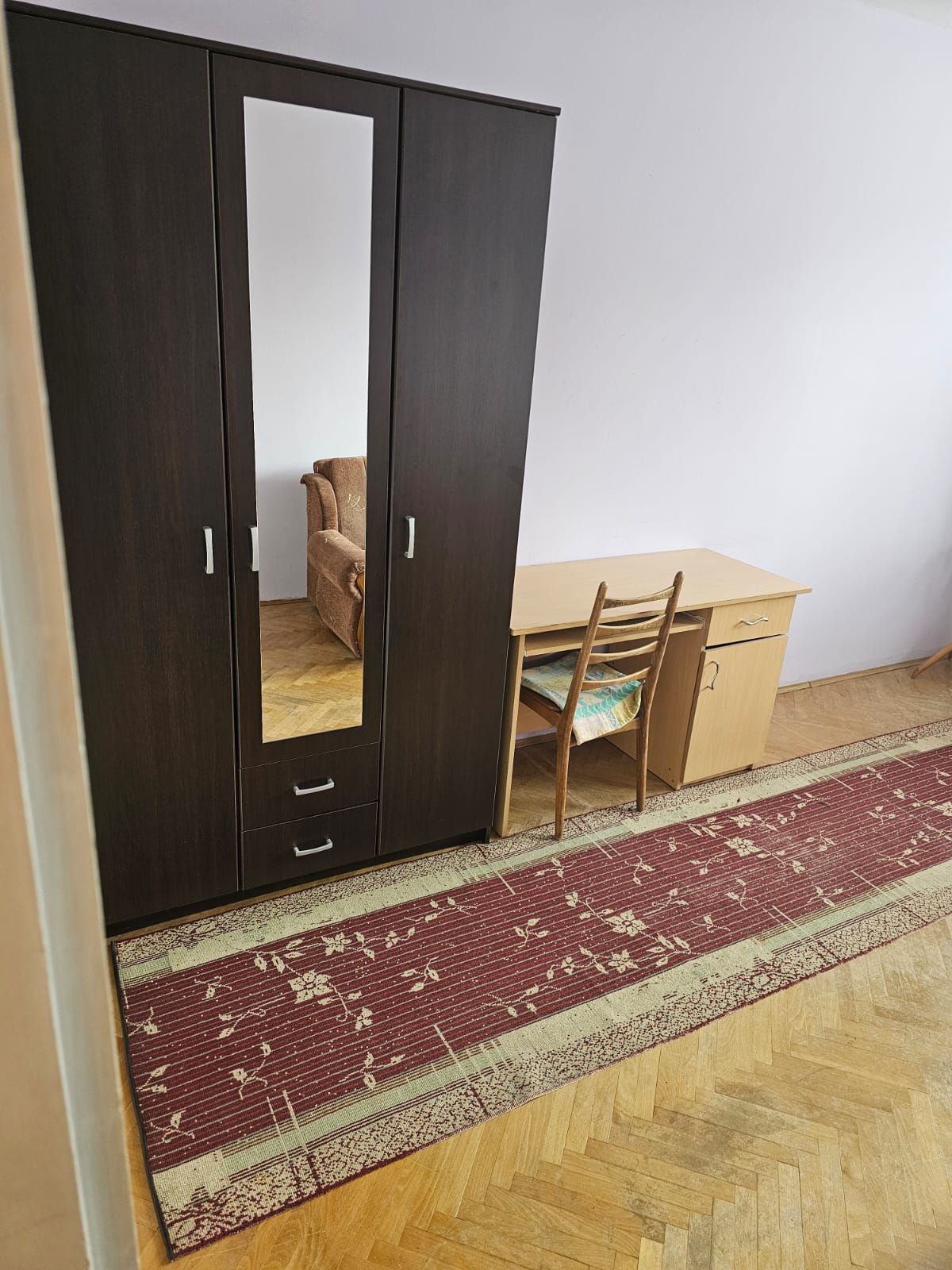 IZDAJEM DVOSABAN STAN KRAGUJEVAC ZMAJ JOVINA 25