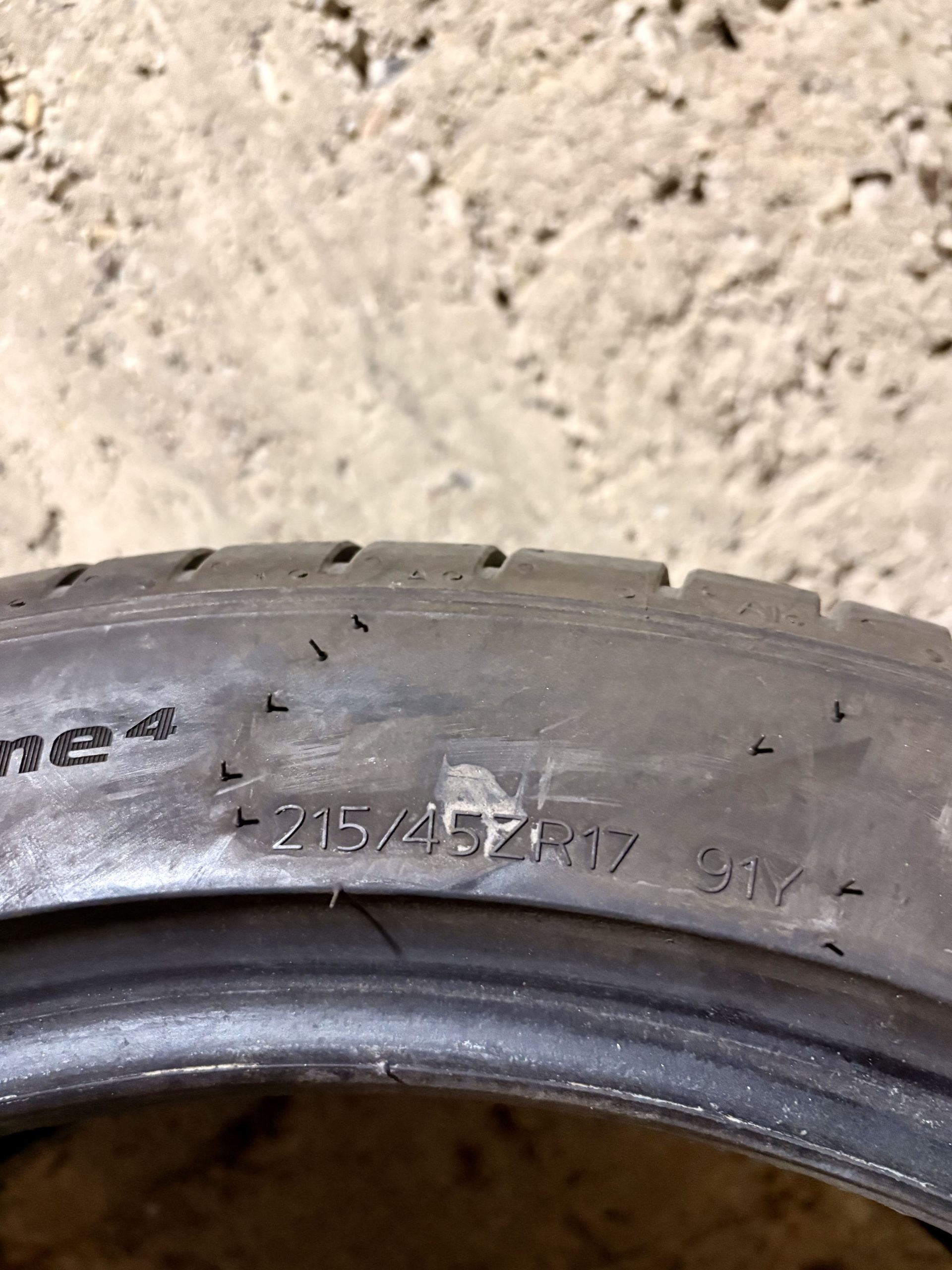 Prodajem HANKOOK LETNJE GUME