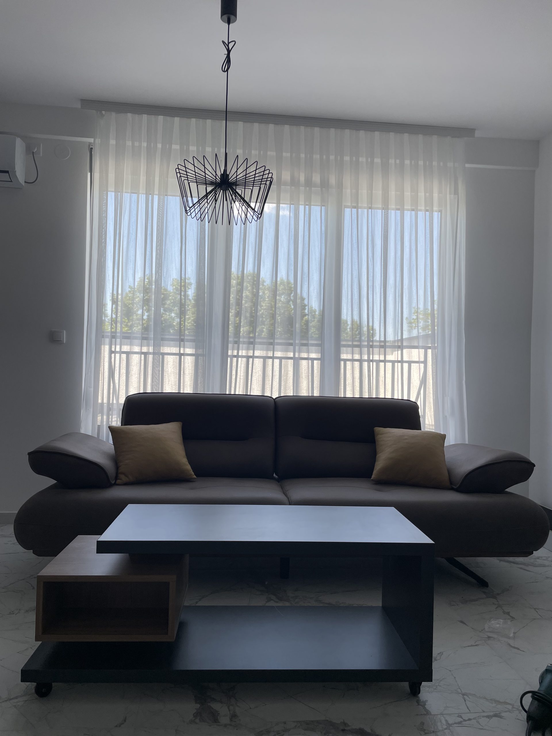 Izdajem stan od 51m2+ terasa 20m2